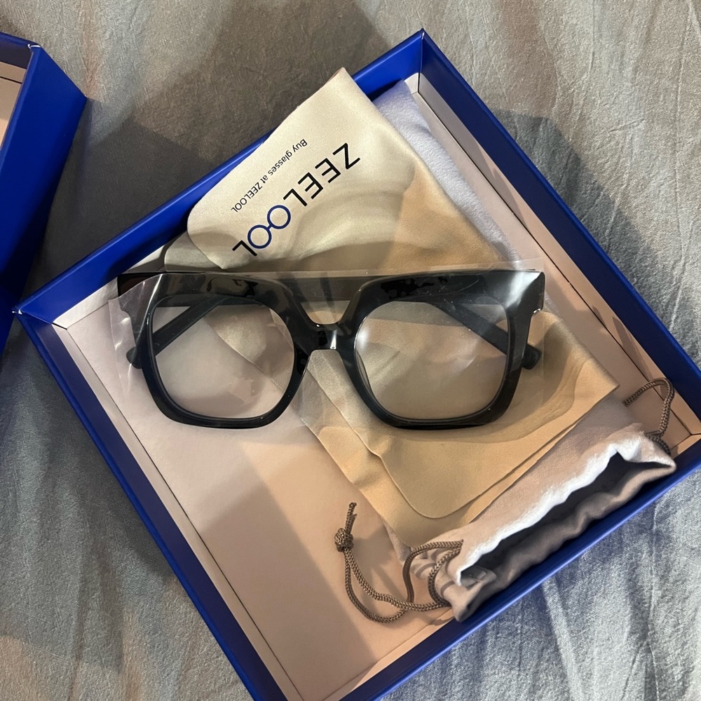 NWT/box- ZEELOL black square rimmed glasses. Blue light